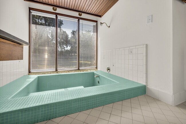 Building Photo - 5611 S Trenton Ave