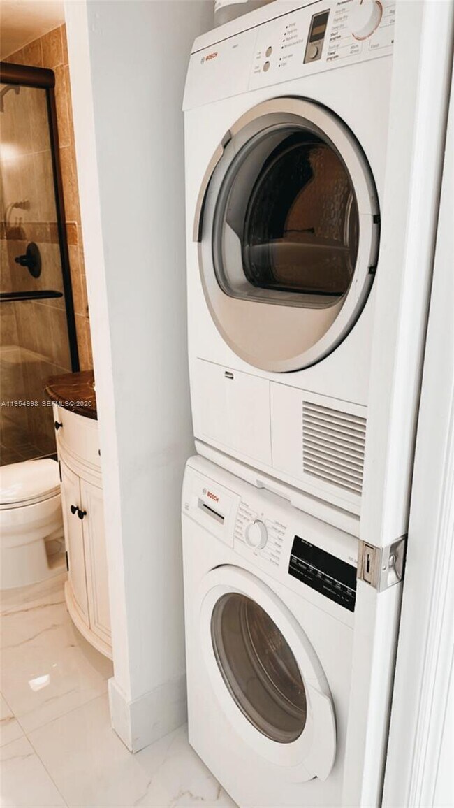 Building Photo - 20355 NE 34th Ct