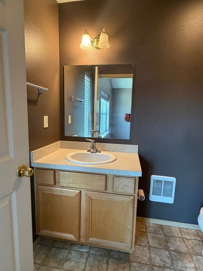 Building Photo - 2 Story West Side Kalispell Townhouse