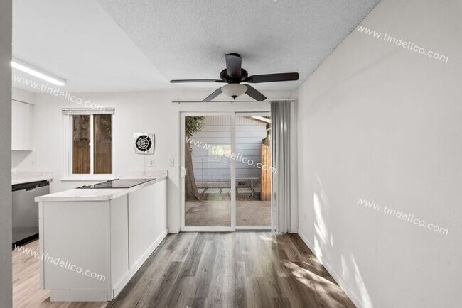Building Photo - Renovated 2 bedroom townhouse in Piedmont
