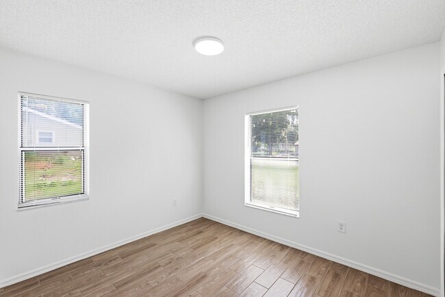 Building Photo - 30850 Cherokee Ave
