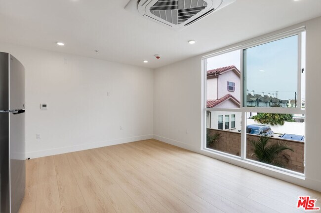 Building Photo - 8561 Belmont St