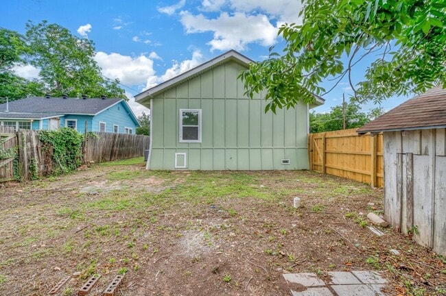Building Photo - Newly Remodeled 4BD 2BA Home in Waco