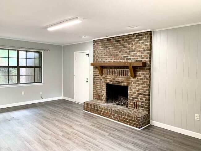 Building Photo - 317 Somerset Dr