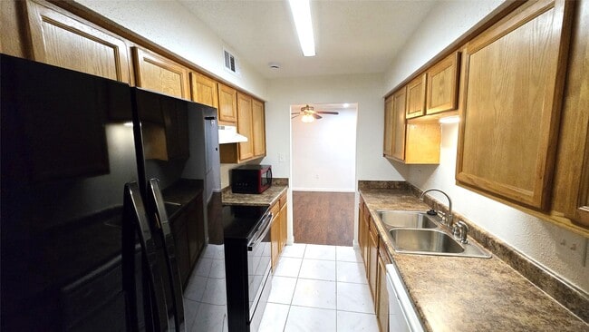 Building Photo - 7400 Bellerive Dr