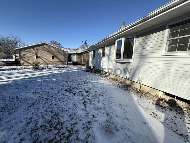 Building Photo - 2540 Ancient Dr SW