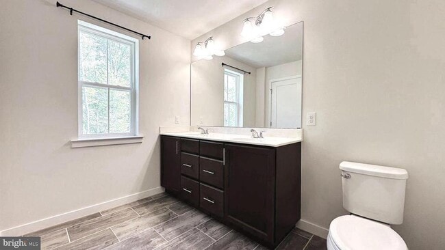 Building Photo - 229 Wynstone Ct