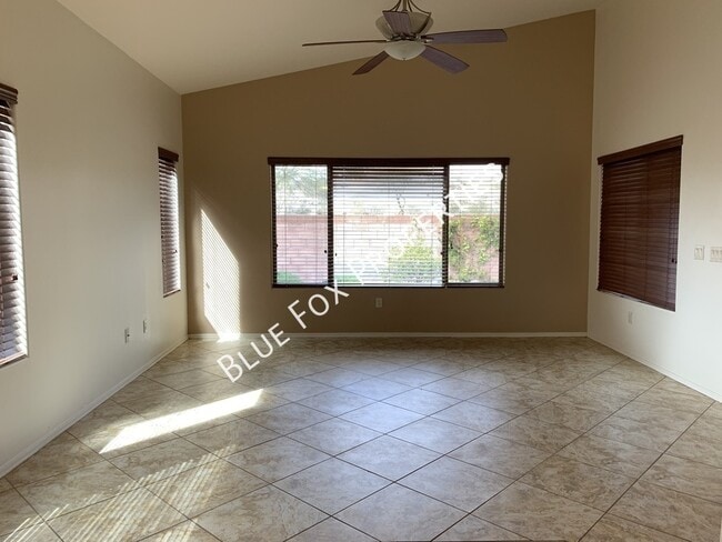 Building Photo - 11921 N Cantata Dr