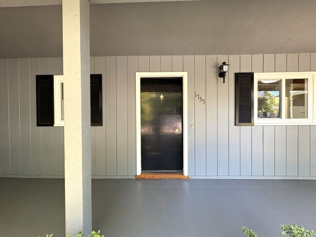 Building Photo - Charming 3BR/2BA Home in West Menlo Park
