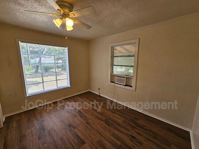 Building Photo - 6540 Hollis Ave