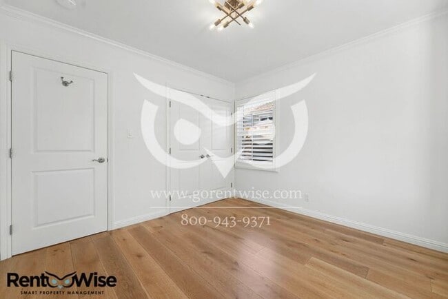 Building Photo - Short term lease only