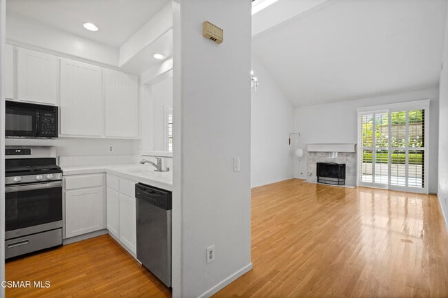 Building Photo - 421 Dante Way