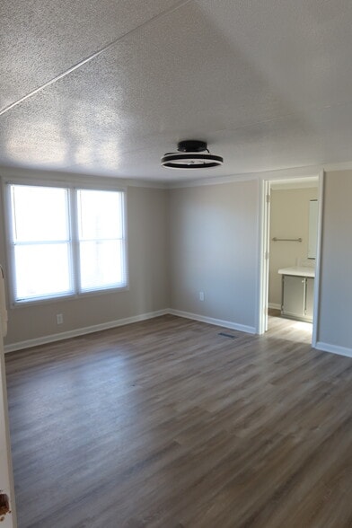 Primary Bedroom - 124 N Violet St