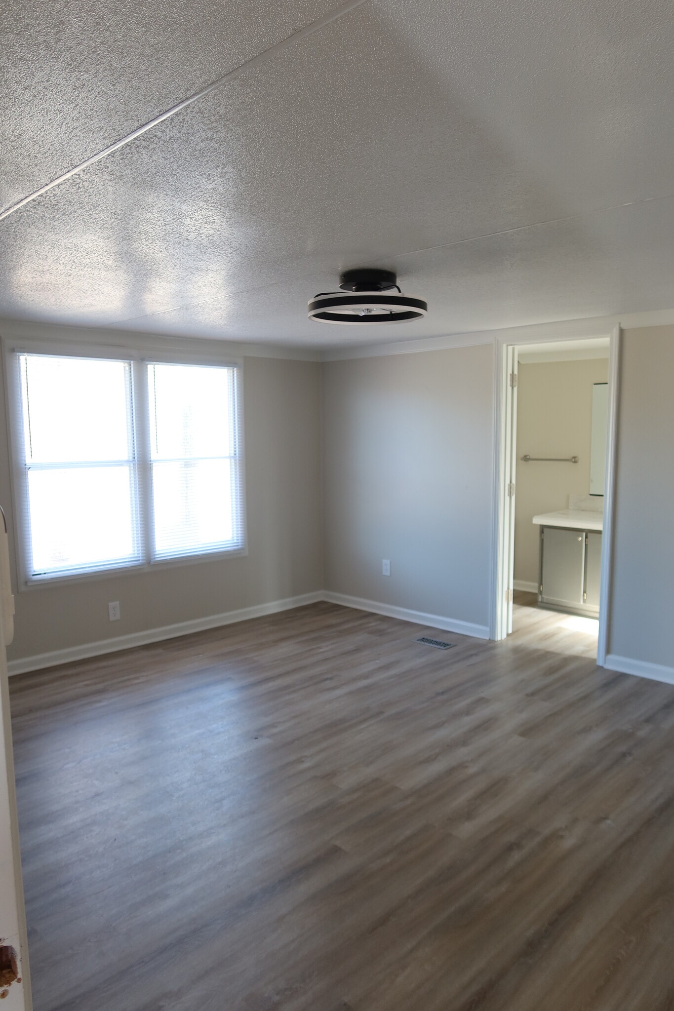 Primary Bedroom - 124 N Violet St