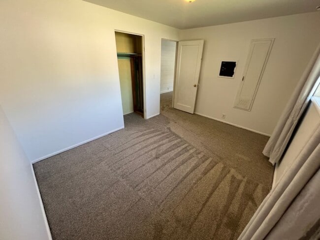 Building Photo - Cute 2 bed/1 bath home with fenced back yard & a/c!