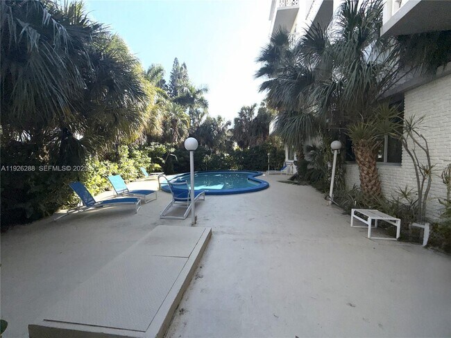 Building Photo - 9700 E Bay Harbor Dr