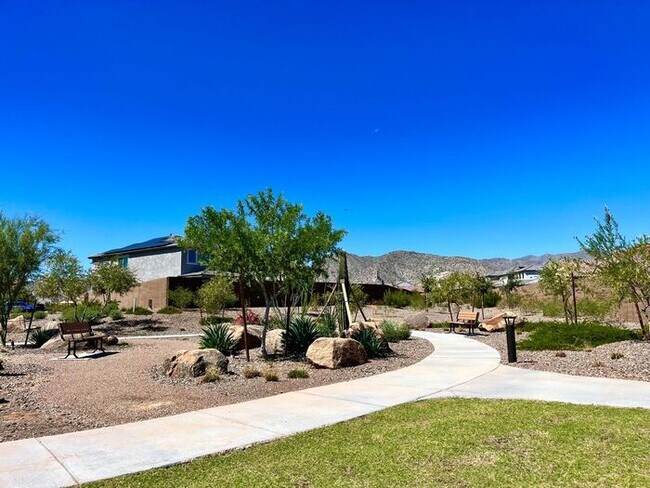Building Photo - Home in Litchfield Park at Canyon Views! 5bd 3ba! Mountain Views!