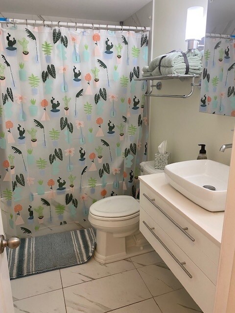 Full bath - 88 P St NW