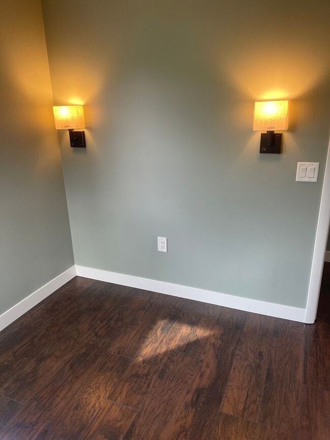 Building Photo - 4 Bedroom Home on 4 Acres, Crown Point Schools!