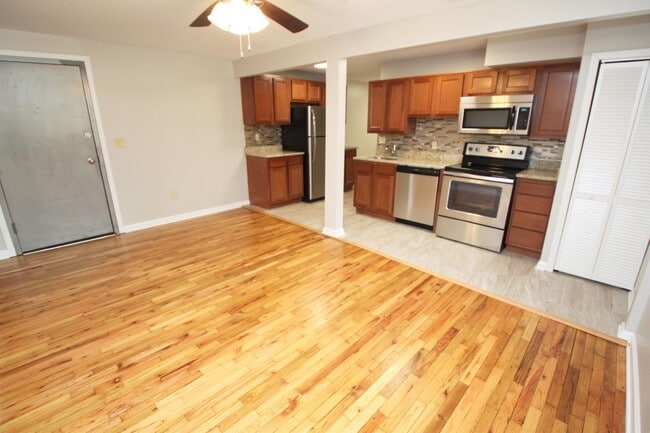 Interior Photo - SUMNER PLACE -- 112