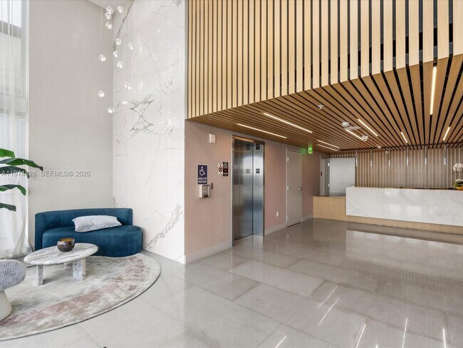 Building Photo - 9521 E Bay Harbor Dr