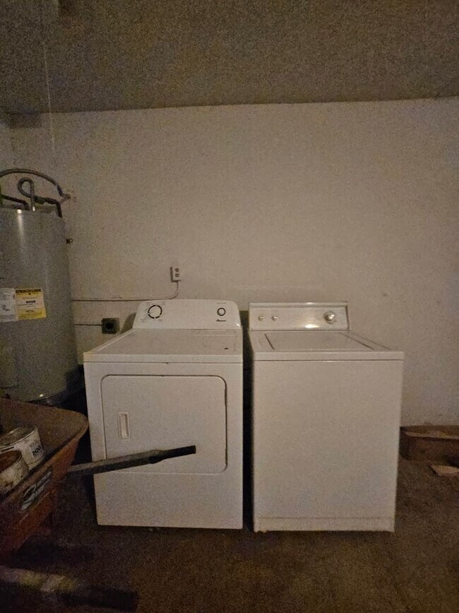 Building Photo - Updated 4BR Home | Pool + 2 Car Garage | Single Level