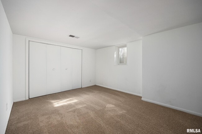 Building Photo - 205 W Glen Ave