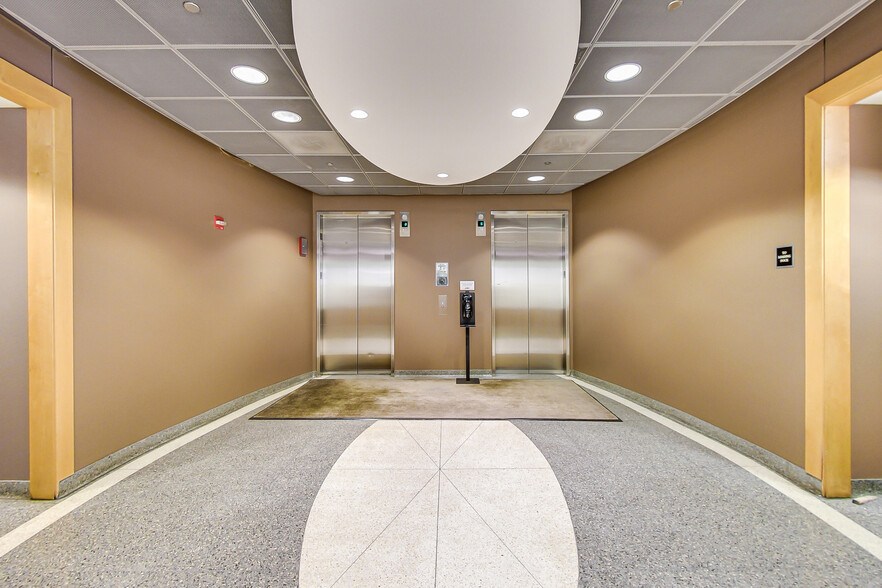 Building Photo - 720 N Larrabee St