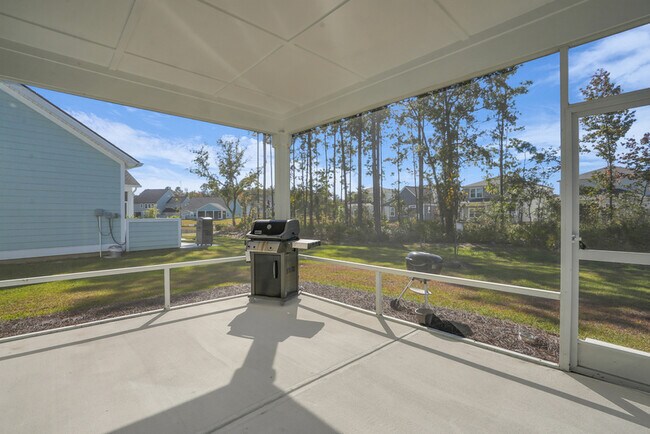 Building Photo - 145 Binscombe Ln