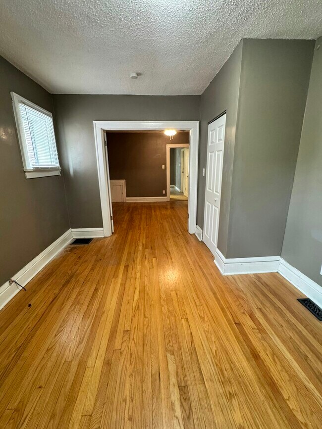 Building Photo - 1406 Woodland Dr
