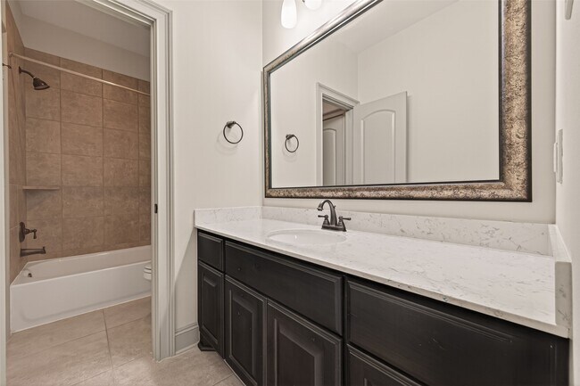 Building Photo - 2515 Avon Gate Ct