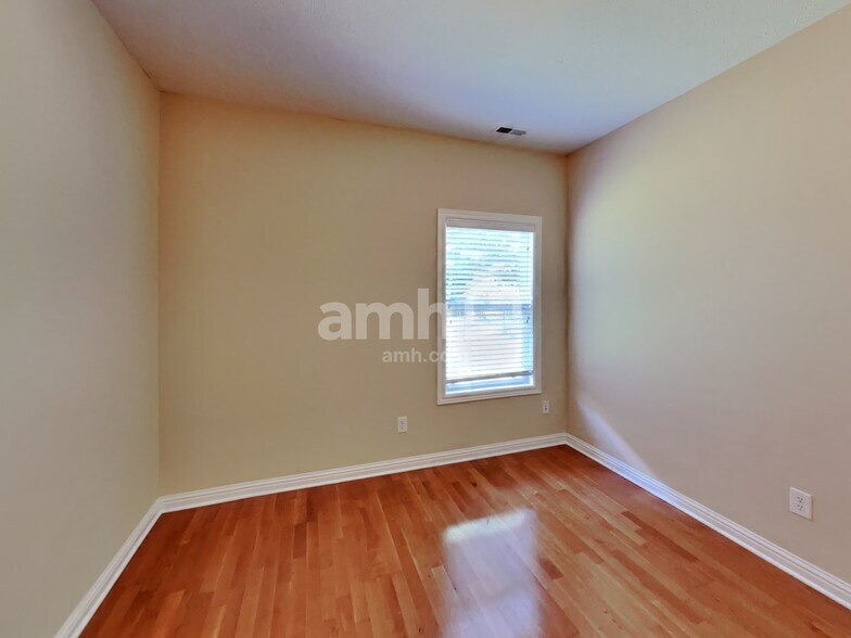 Building Photo - 4613 Clifton Ct