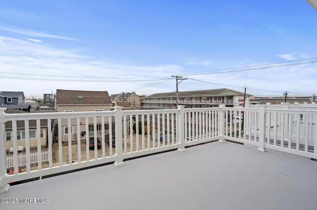 Building Photo - 205 Carteret Ave