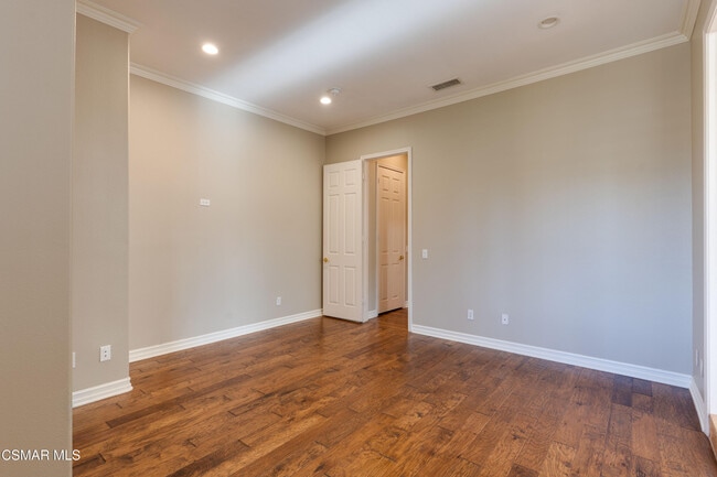 Building Photo - 750 Huntsdale Ct