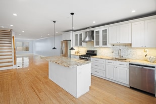 Building Photo - 1403 S 20th St