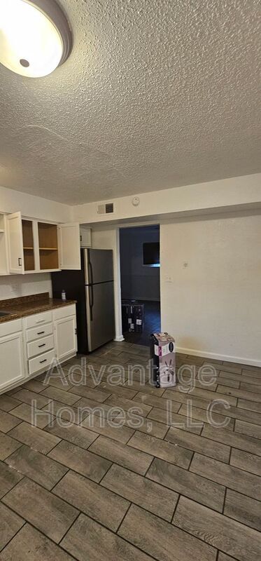 Building Photo - 711 N 70th St