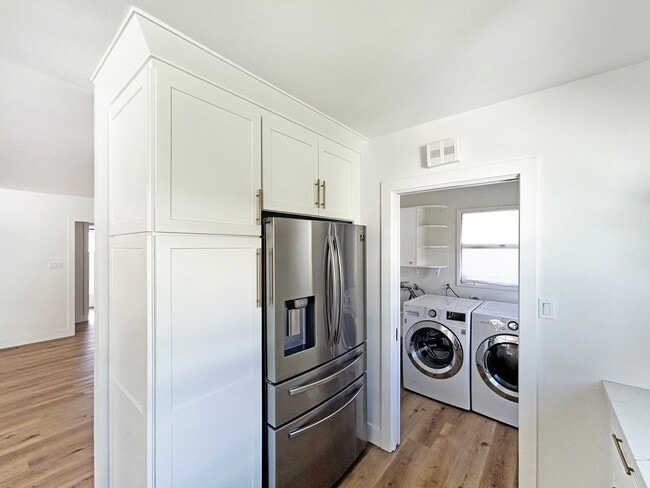 Building Photo - Gorgeous 3B/2BA house w/ Large Backyard, A...