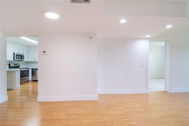 Building Photo - 491 Racquet Club Rd