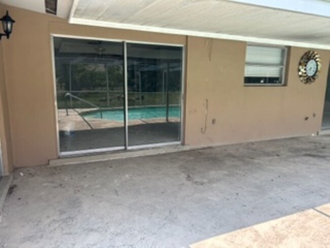Building Photo - Large  3 bedroom, 2 bath pool home.
