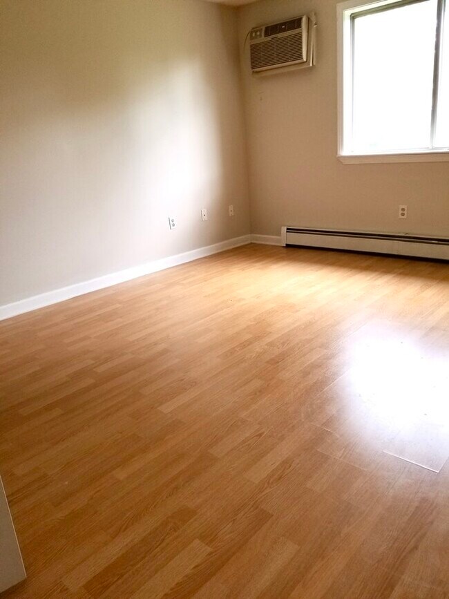 Building Photo - 60 Old Town Rd #112