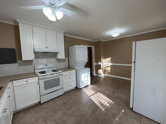 Building Photo - Charming Brick House off Fort Avenue