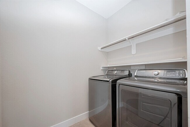 Building Photo - 10014 Granary Dr