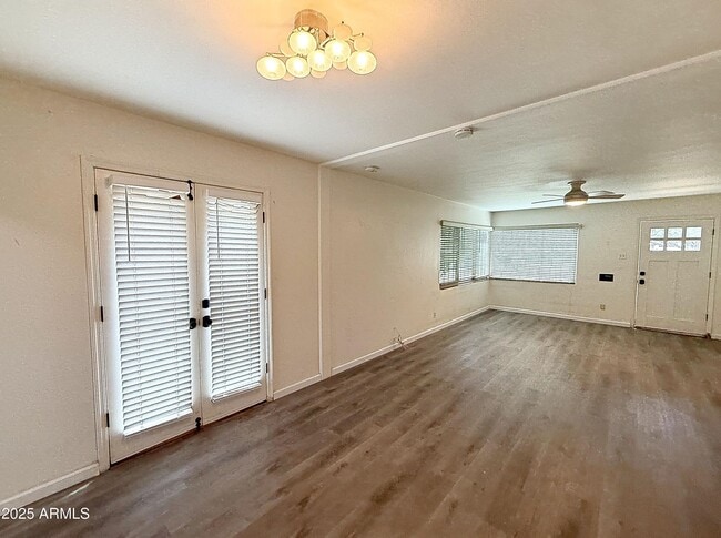 Building Photo - 58 W Encanto Blvd