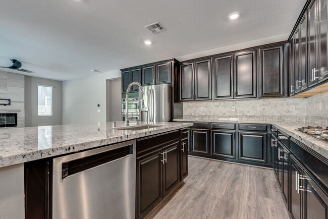 Building Photo - Luxury Summerlin North Home with Private Pool