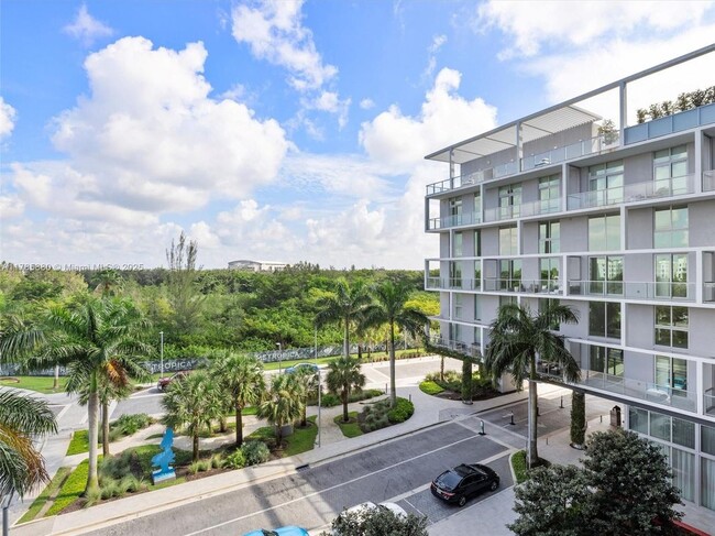 Primary Photo - 2000 Metropica Wy