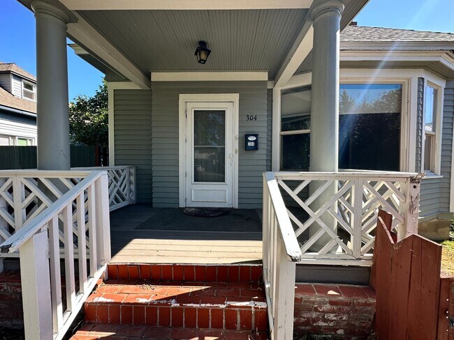 Building Photo - Remodeled Downtown Ellensburg Home
