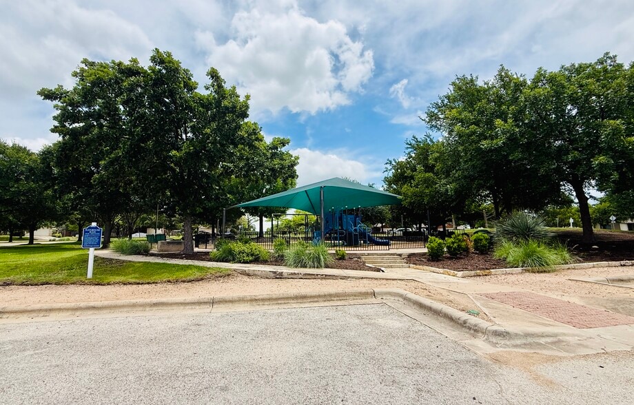 Building Photo - 913 Coronation Way