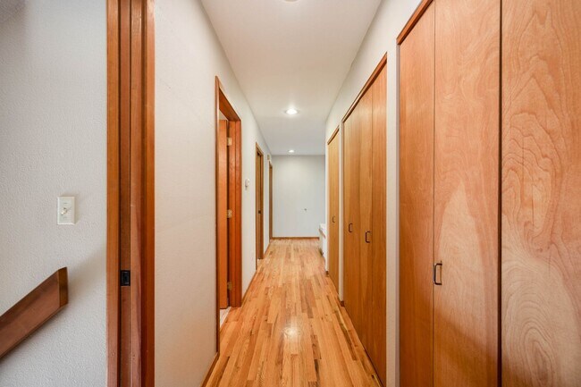 Building Photo - Beautiful home with views and in a gated c...