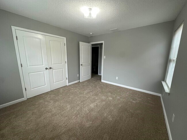 Building Photo - 7407 Crayton Ridge Dr