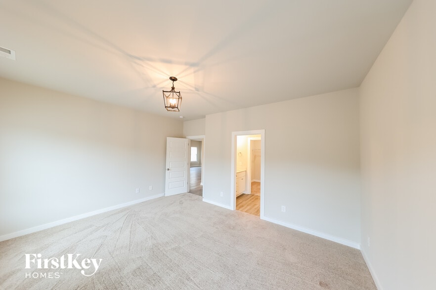 Building Photo - 61 County Rd 1700